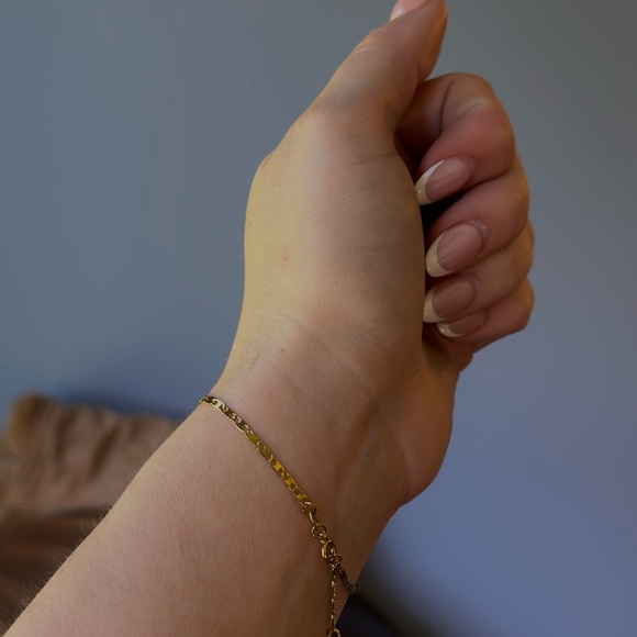 Water Resistant Gold Hand Chain - Picture 2 of 2